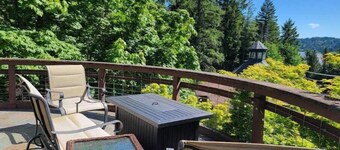 Vintage Poulsbo Apartment