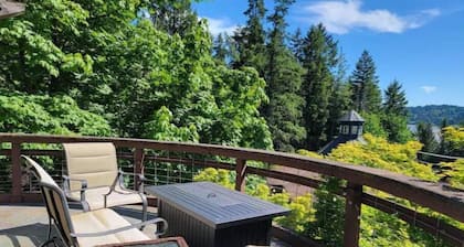 Vintage Poulsbo Apartment
