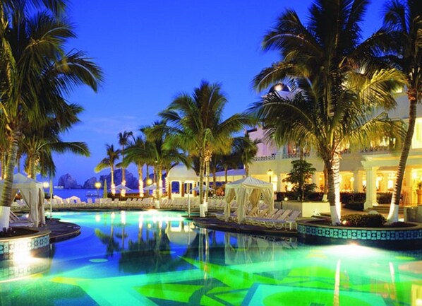 Outdoor pool, a heated pool - Pueblo Bonito Rose' Resort and Spa Cabo San Lucas Junior Suite-Sleeps 4 (Cabo San Lucas)