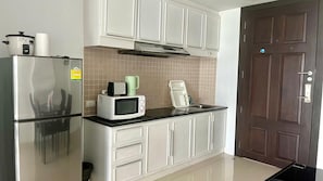 Private kitchen - 6-30 - 1 Bdr Condo With Balcony and Shared Pool (Patong)