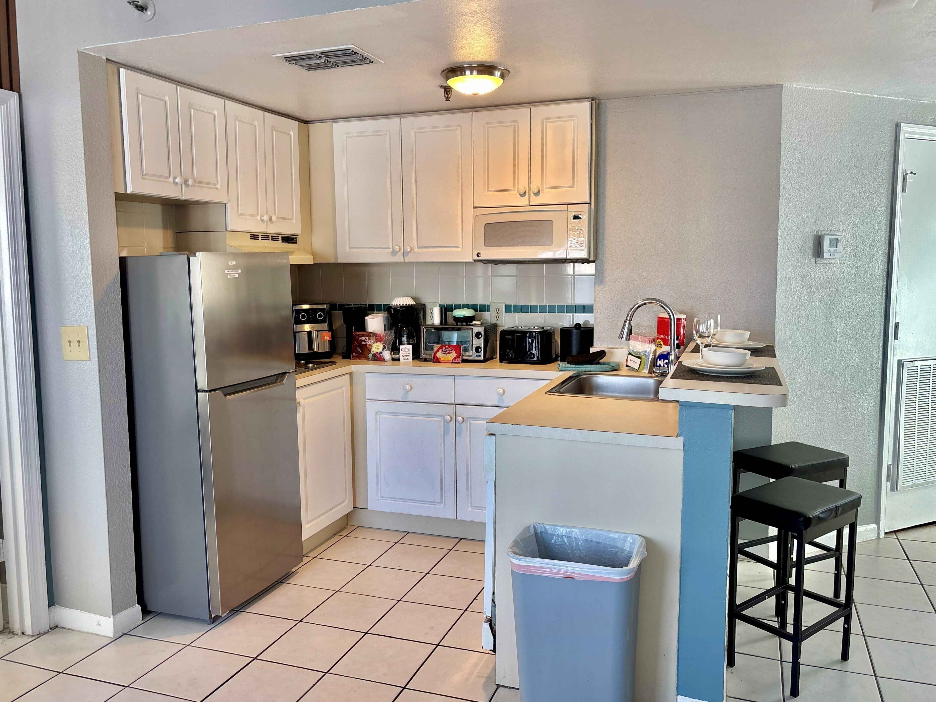 Refrigerador, microondas, parrilla de estufa y lavavajillas 