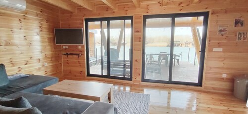 Riverhouse Luis. Neues Gemütliches Ferienhaus Direkt an der Ada Bojana