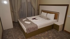 Desk, bed sheets - SANTE TERMAL HOTEL (Armutlu)