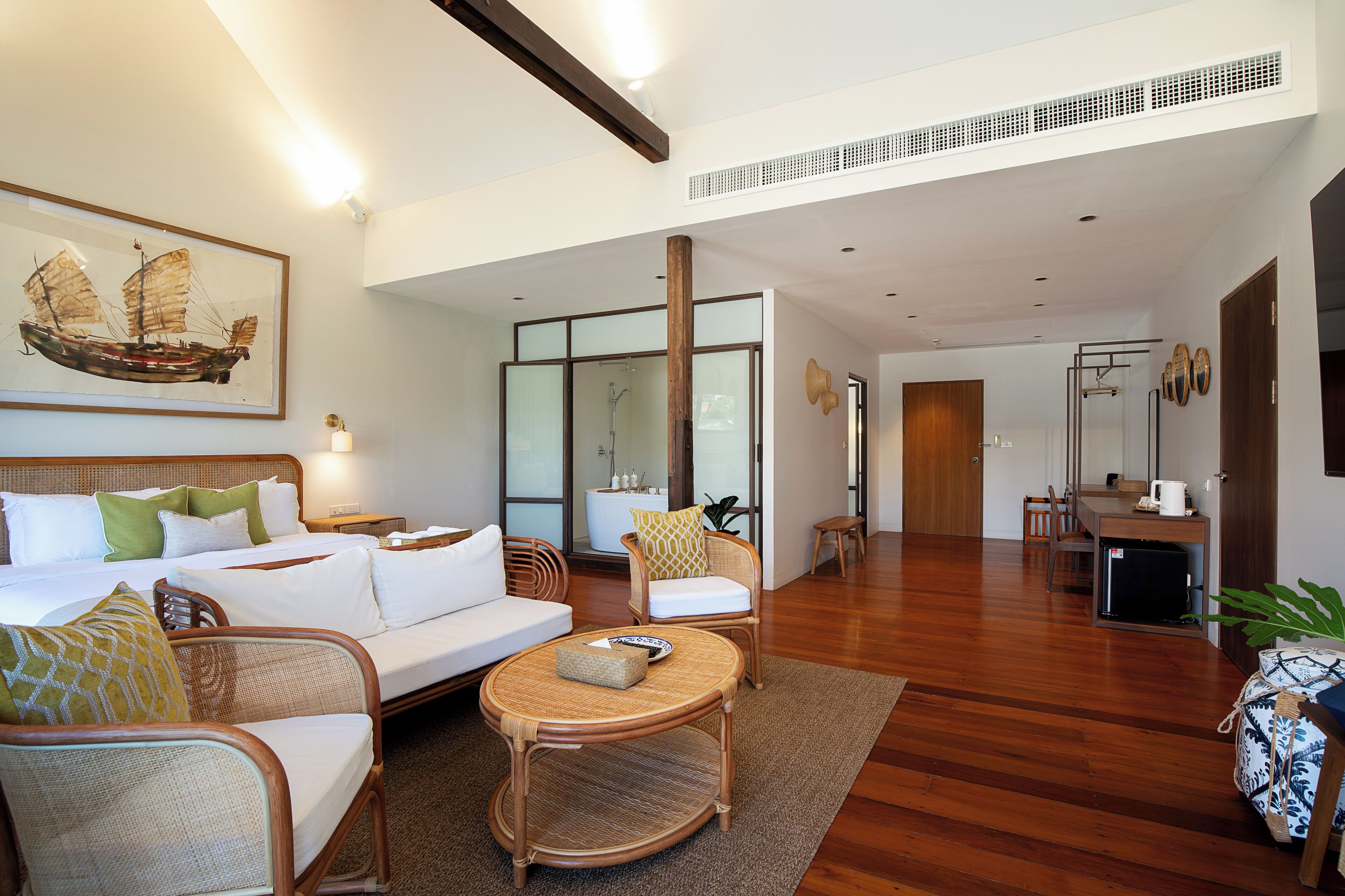 Executive-værelse - 1 kingsize-seng - badekar - udsigt til flod | Premium-sengetøj, gratis produkter i minibaren, pengeskab på værelset