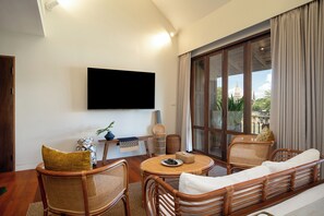 Executive Room, 1 King Bed, Bathtub, River View | Premium bedding, free minibar items, in-room safe - Syama Residence (Ayutthaya)