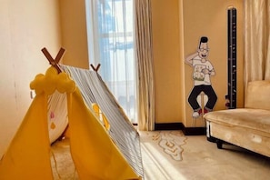 Cribs/infant beds