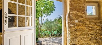 Domaine Clément Sainte Victoire, 7ha of tranquility 17 km from Aix