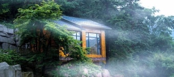 Xihai Hot Spring Holiday Hotel