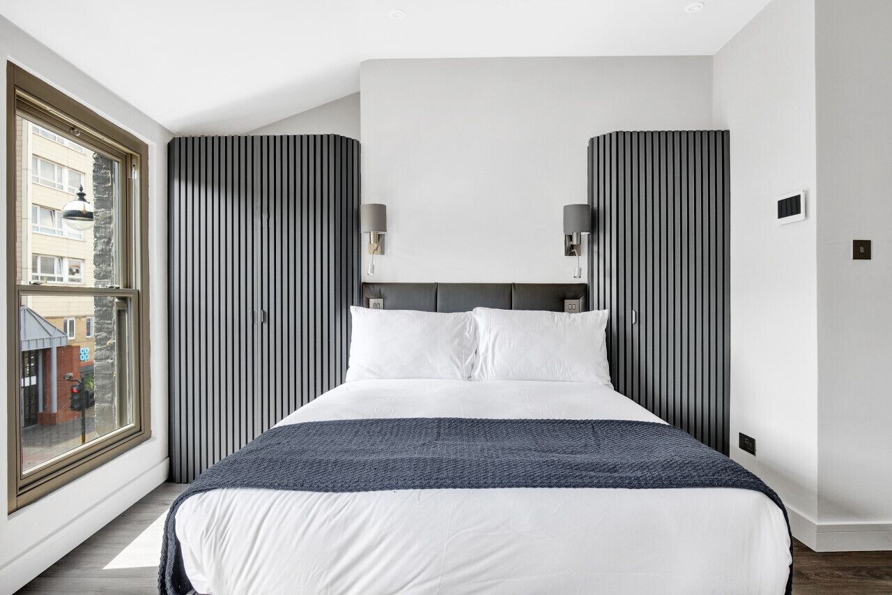 Bureau, fer et planche à repasser, Wi-Fi, draps fournis