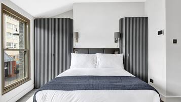 Desk, iron/ironing board, WiFi, bed sheets