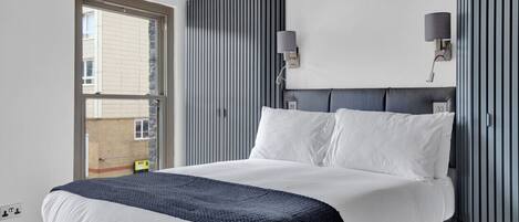 Skrivebord, strygejern/strygebræt, Wi-Fi, sengetøj