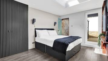 1 makuuhuone, työpöytä, silitysrauta/-lauta, Wi-Fi