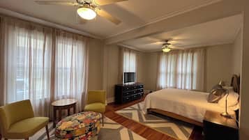 4 slaapkamers, een bureau, een strijkplank/strijkijzer, gratis wifi