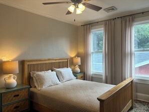 4 bedrooms, desk, iron/ironing board, free WiFi