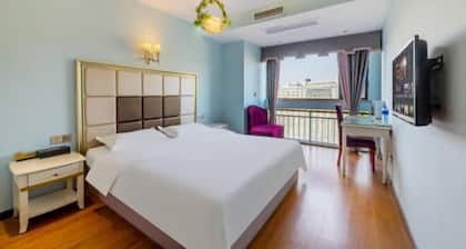 Chongqing Helan Hotel (Chongqing Yitong College)