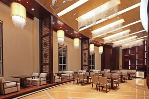餐 廳