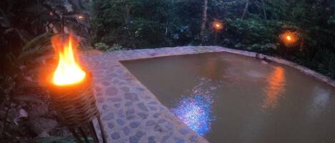 2 albercas al aire libre