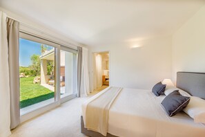 4 bedrooms, in-room safe, iron/ironing board, WiFi - Villa AQA A stylish, designer villa with breathtaking sea views. (Lu Impostu)