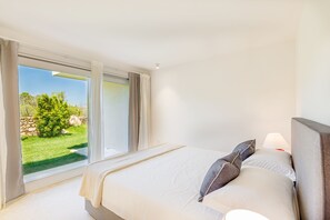 4 bedrooms, in-room safe, iron/ironing board, WiFi - Villa AQA A stylish, designer villa with breathtaking sea views. (Lu Impostu)