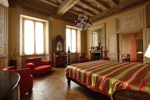 8 多间卧室、熨斗/熨衣板、WiFi、床单