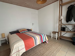 3 bedrooms, iron/ironing board, free WiFi