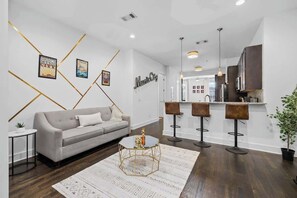 TV - Lofts At 30th-Nashville Charm -In West End (Nashville)