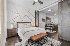 1 bedroom, iron/ironing board, WiFi, bed sheets - Lofts At 30th-Nashville Charm -In West End (Nashville)