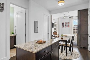 1 bedroom, iron/ironing board, WiFi, bed sheets - Lofts At 30th-Nashville Charm -In West End (Nashville)