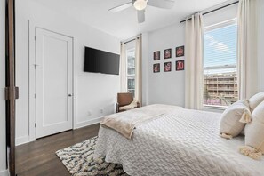 1 bedroom, iron/ironing board, WiFi, bed sheets - Lofts At 30th-Nashville Charm -In West End (Nashville)