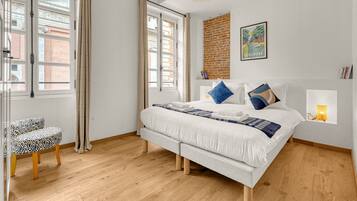 2 bedrooms, iron/ironing board, free WiFi, bed sheets