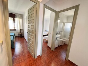 3 bedrooms, iron/ironing board