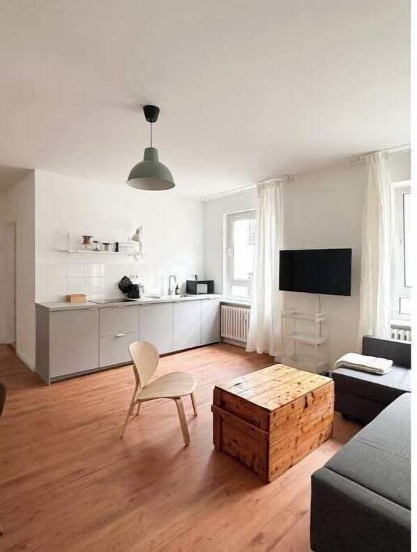 Fernseher, Stereoanlage