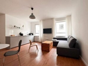 Fernseher, Stereoanlage