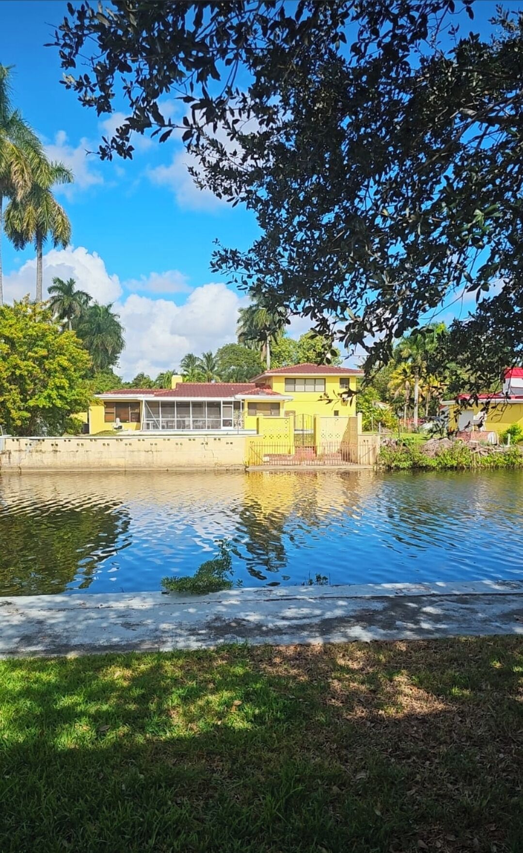 المنطقة المحيطة بالمنشأة