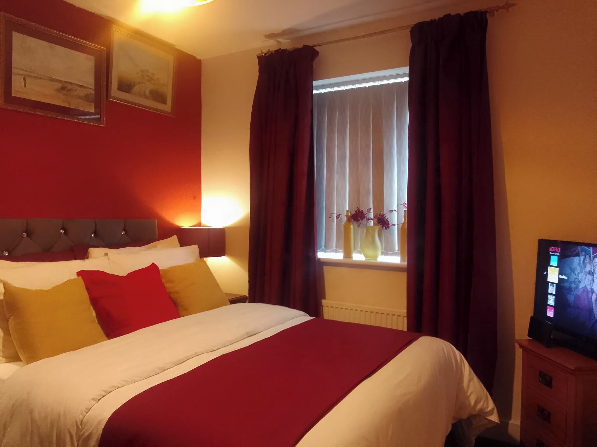 Apartemen | 4 kamar tidur, Wi-Fi gratis, dan seprai linen