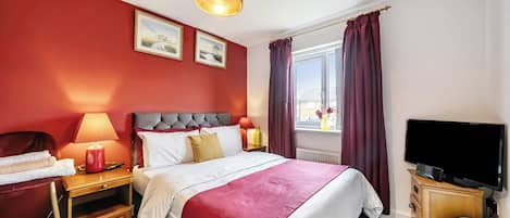 4 bedrooms, iron/ironing board, free WiFi, bed sheets