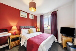 4 bedrooms, iron/ironing board, WiFi (free), bed sheets