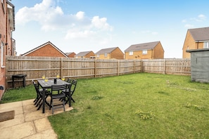 Outdoor dining - Apartment Sleeps 10 - Pets, Parking, Ev Charging (Walsall)