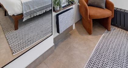 The Speakeasy Suite 501 W/Parking