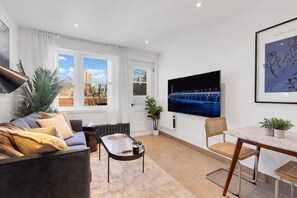 TV - The Speakeasy Suite 501 W/Parking (Montreal)