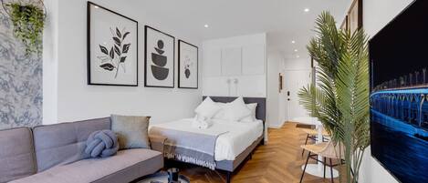 Desk, iron/ironing board, travel cot, WiFi