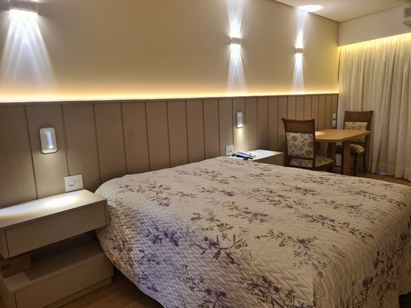 1 habitación, caja de seguridad en la habitación, escritorio y wifi 