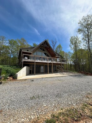 Exterior - Luxury in the Country. Chalet Style Cabin on secluded 61 Acres with 3 acre Lake (Bloomfield)