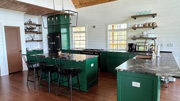 Micro-ondes, four, plaque de cuisson, lave-vaisselle