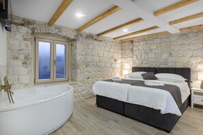 3 soverom, strykejern/-brett, wi-fi og sengetøy