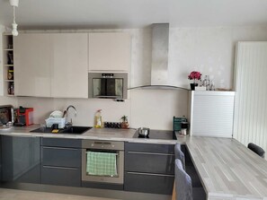 Private kitchen - Appartement Dans une Résidence, Très Charmant Proche de Paris et la Défense (Nanterre)