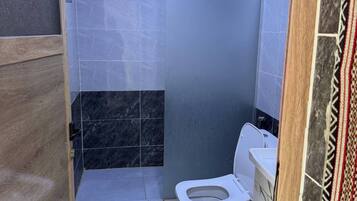 Cabin | Bathroom | Separate bathtub and shower, deep-soaking bathtub, hair dryer, towels