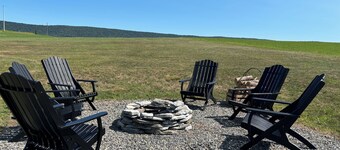 Spacious farmhouse on working PA family farm.  Close to AOAA park and Knoebels!