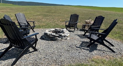 Spacious farmhouse on working PA family farm. Close to AOAA park and Knoebels!