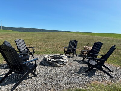 Spacious farmhouse on working PA family farm.  Close to AOAA park and Knoebels!